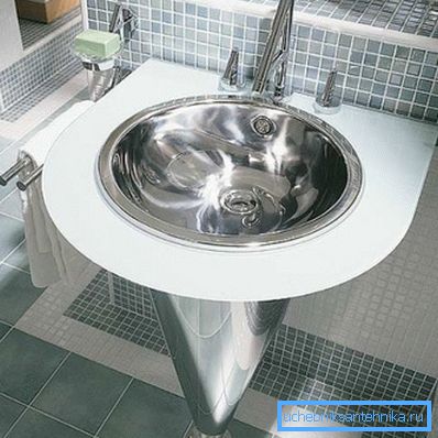 The photo shows an example of successful use of stainless steel sanitary ware. The photo shows an example of successful use of stainless steel sanitary ware.
