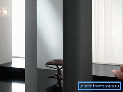 The photo shows an example of a vertical battery with a mirror panel. The photo shows an example of a vertical battery with a mirror panel.