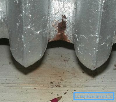 In the photo - a leaky cast-iron radiator In the photo - a leaky cast-iron radiator