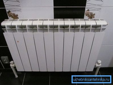In the photo: a radiator for 10 sections is a very common option for medium-sized rooms with normal insulation.