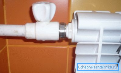 The photo shows a factory-painted radiator with a plastic connection. The photo shows a factory-painted radiator with a plastic connection.