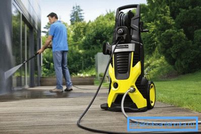 In the photo: using the sink you can perform a variety of tasks and wash any surface - from vehicles to the facades of buildings and windows In the photo: using the sink you can perform a variety of tasks and wash any surface - from vehicles to the facades of buildings and windows