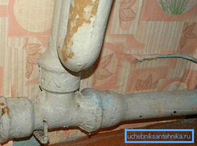 In the photo - the condition of cast iron sewage after half a century of use.
