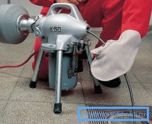 In the photo: experts often use an electric drive for the cable, through which the speed of cleaning increases even more. In the photo: experts often use an electric drive for the cable, through which the speed of cleaning increases even more.