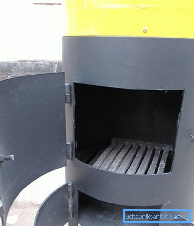 On the photo - firebox and ashpit On the photo - firebox and ashpit