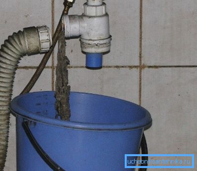 In the photo - removal of garbage directly from the siphon. In the photo - removal of garbage directly from the siphon.