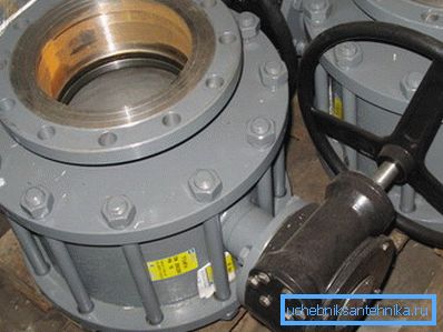 In the photo - version of the valve with gear. In the photo - version of the valve with gear.