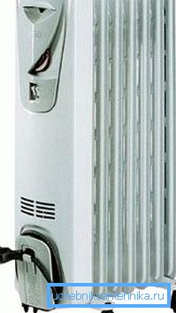 The photo shows that the cord is hidden in the bottom of the heater. The photo shows that the cord is hidden in the bottom of the heater.