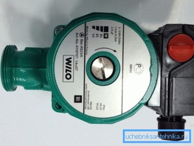 The photo shows an arrow showing the direction of rotation of the rotor.