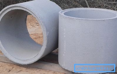 The photo of concrete goods KS 10-9 with a lock for the construction of wells.