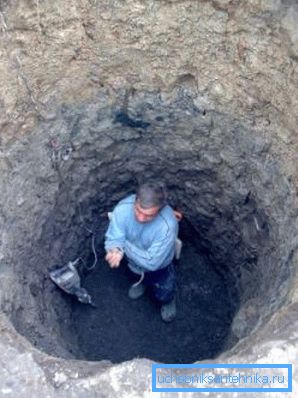 On rocky soil you have to dig a well by hand. On rocky soil you have to dig a well by hand.