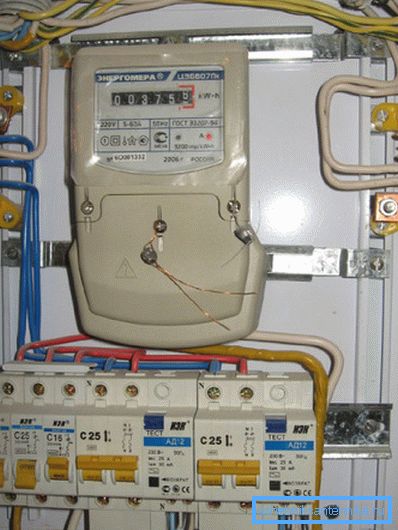 Each circuit should be installed its own machine, as shown in the photo. Each circuit should be installed its own machine, as shown in the photo.