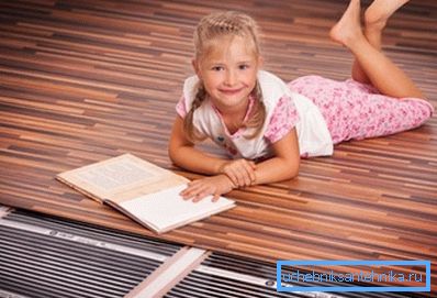 On the floor, equipped with heating film, you can lie comfortably without damage to health. On the floor, equipped with heating film, you can lie comfortably without damage to health.
