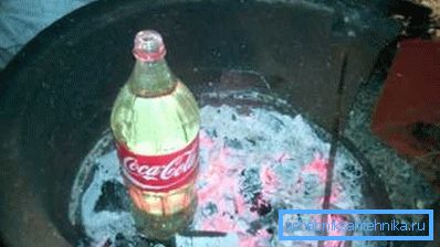 On the coals the water heats up very quickly On the coals the water heats up very quickly