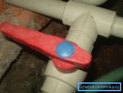 Reliably sealed joints of a plastic tap Reliably sealed joints of a plastic tap