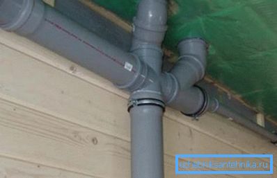 Reliable fasteners for sewer pipes with a clamp