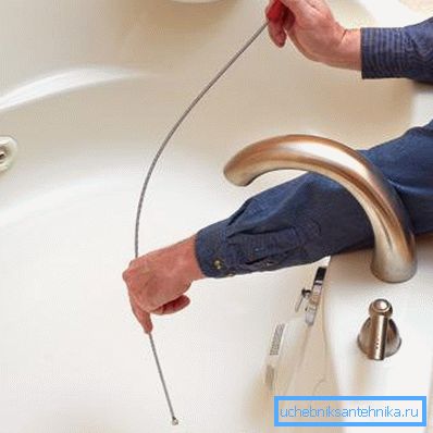 A good example of how and how to break a pipe in a bathroom A good example of how and how to break a pipe in a bathroom