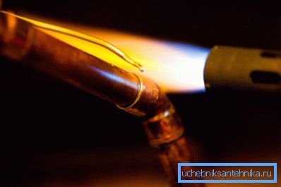 Heating the copper pipe before soldering Heating the copper pipe before soldering