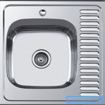 Laid on sink from a stainless steel 60 by 60 centimeters Laid on sink from a stainless steel 60 by 60 centimeters