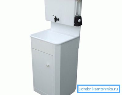 The presence of the heater is easy to determine by the inclusion unit located on the side of the tank The presence of the heater is easy to determine by the inclusion unit located on the side of the tank