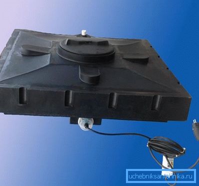 It is much easier and safer to purchase a ready-made construction with heated water than to try to create it yourself, even if you have the appropriate equipment and skills.
