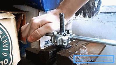 Thread cutting Thread cutting