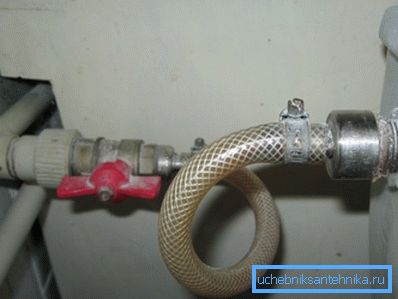 Along with the factory supply pipes are used reinforced hoses on conventional fittings.