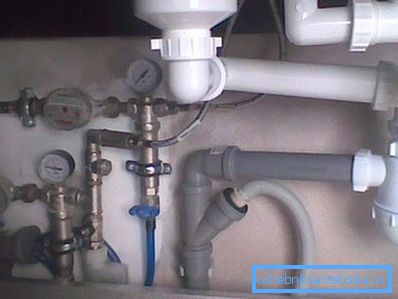 Pump, gauges and pipes can be placed under the shower Pump, gauges and pipes can be placed under the shower