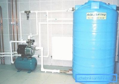 Pumping station with storage tank Pumping station with storage tank