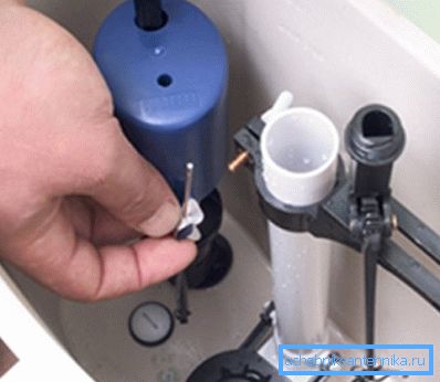 Adjust the water level in the tank Adjust the water level in the tank