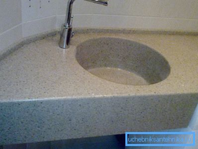The hinged sink for a washing machine with a tabletop is heavy enough, so the walls must be strong