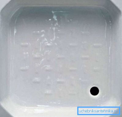 Do not forget that the drain can be located in different places of the pallet, which affects the number of required pipes. Do not forget that the drain can be located in different places of the pallet, which affects the number of required pipes.