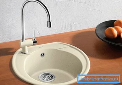 A small round bowl is a godsend for a small kitchen. A small round bowl is a godsend for a small kitchen.