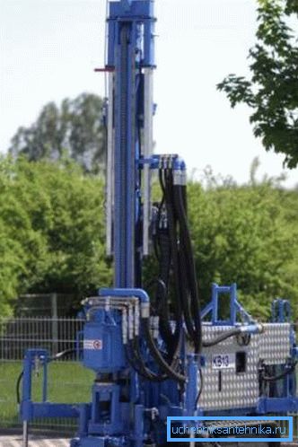 A small installation for drilling smaller diameter wells A small installation for drilling smaller diameter wells