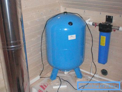 A small tank and filter without problems are placed even in the smallest room. A small tank and filter without problems are placed even in the smallest room.