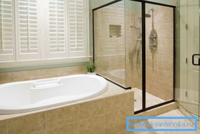 Some people solved this question in a rather original way, installing both a bath and a shower cabin.