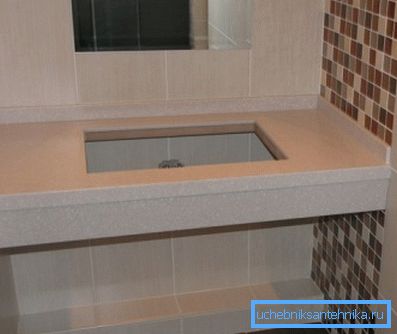 Some masters prefer to create similar constructions from materials available for finishing work.