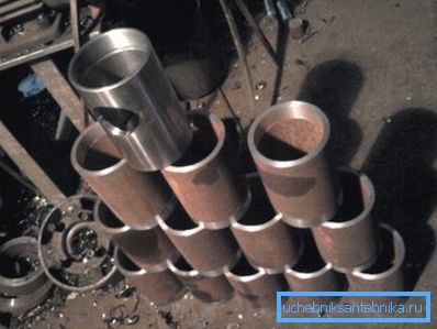 Some types of production of various parts are directly related to the manufacture of such pipes.