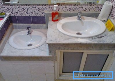 Some owners of apartments or private houses prefer to install two sinks at different levels, so that one of them can be used by a child.