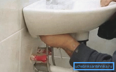 It is necessary to unscrew the nuts to remove the bowl from the brackets. It is necessary to unscrew the nuts to remove the bowl from the brackets.