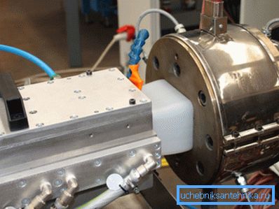 Stainless rectangular tube in the manufacturing process Stainless rectangular tube in the manufacturing process