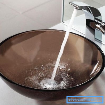 Several years of service left no trace on the glass plumbing fixtures. Several years of service left no trace on the glass plumbing fixtures.