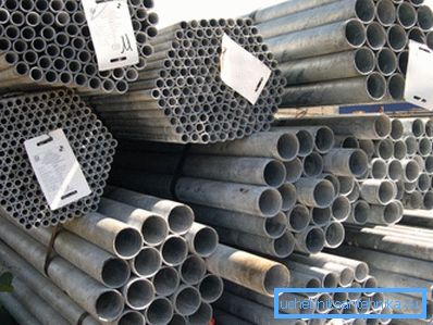 Several sizes of steel pipe rolled stock. Several sizes of steel pipe rolled stock.