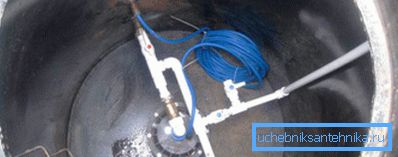 Never use a damaged power cable.