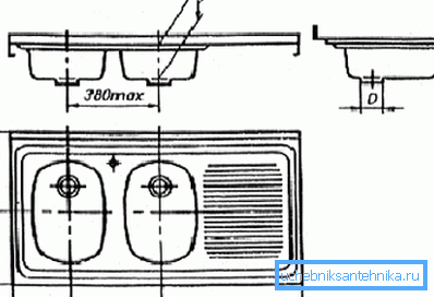 Normalizes the distance between the drain holes Normalizes the distance between the drain holes