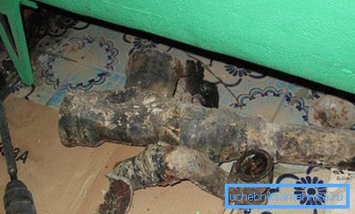 Usually, old pipes are simply in a deplorable state and their dismantling should be done very carefully so as not to clog the entire system. Usually, old pipes are simply in a deplorable state and their dismantling should be done very carefully so as not to clog the entire system.