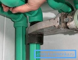 Crimp tool for eliminating small leaks Crimp tool for eliminating small leaks