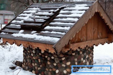 The stone trim of the concrete ring is very effective. The stone trim of the concrete ring is very effective.