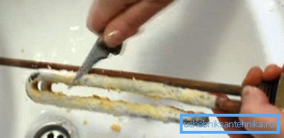 Heater cleaning with a knife Heater cleaning with a knife