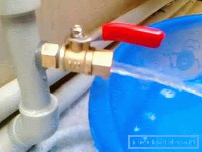 One of the functions of cranes is to fill and drain the coolant. One of the functions of cranes is to fill and drain the coolant.